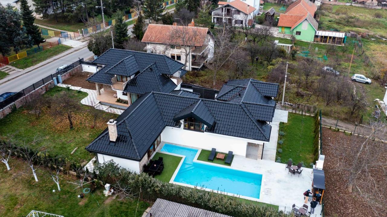 City Escape Luxury Villa Zuce エクステリア 写真