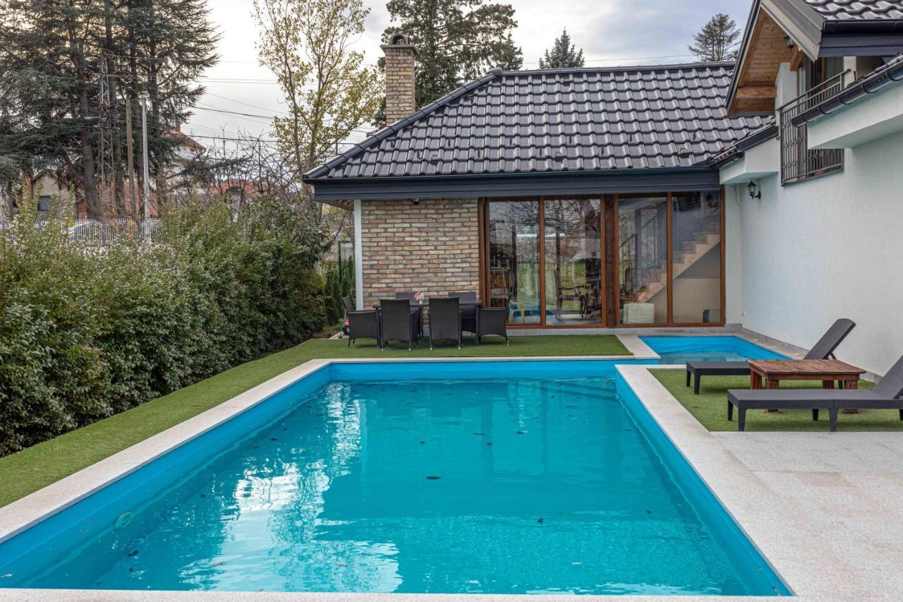 City Escape Luxury Villa Zuce エクステリア 写真