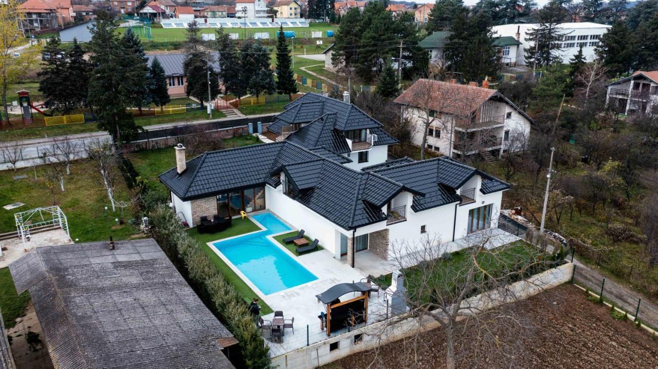 City Escape Luxury Villa Zuce エクステリア 写真