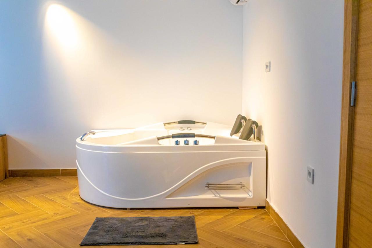 City Escape Luxury Villa Zuce エクステリア 写真