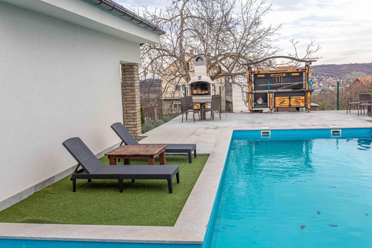 City Escape Luxury Villa Zuce エクステリア 写真
