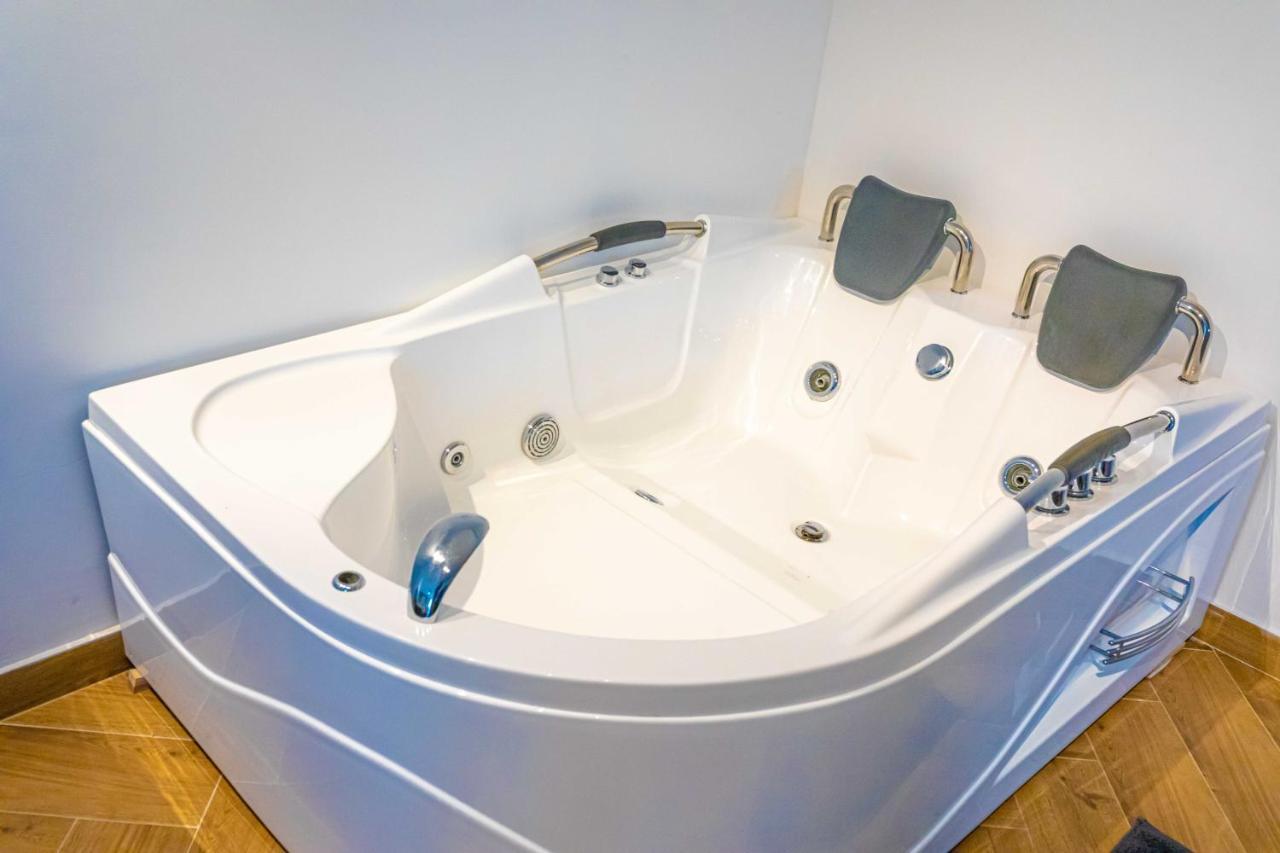 City Escape Luxury Villa Zuce エクステリア 写真