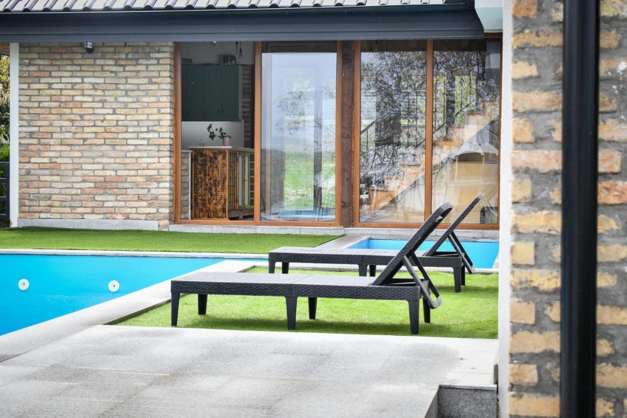 City Escape Luxury Villa Zuce エクステリア 写真